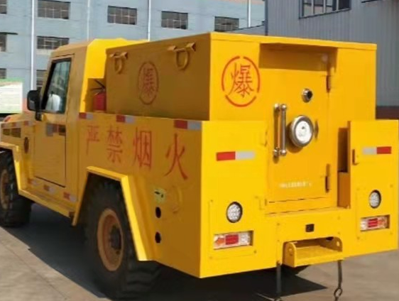 潜江经济开发区凯龙爆破器材运输车：保障爆破任务的安全运行